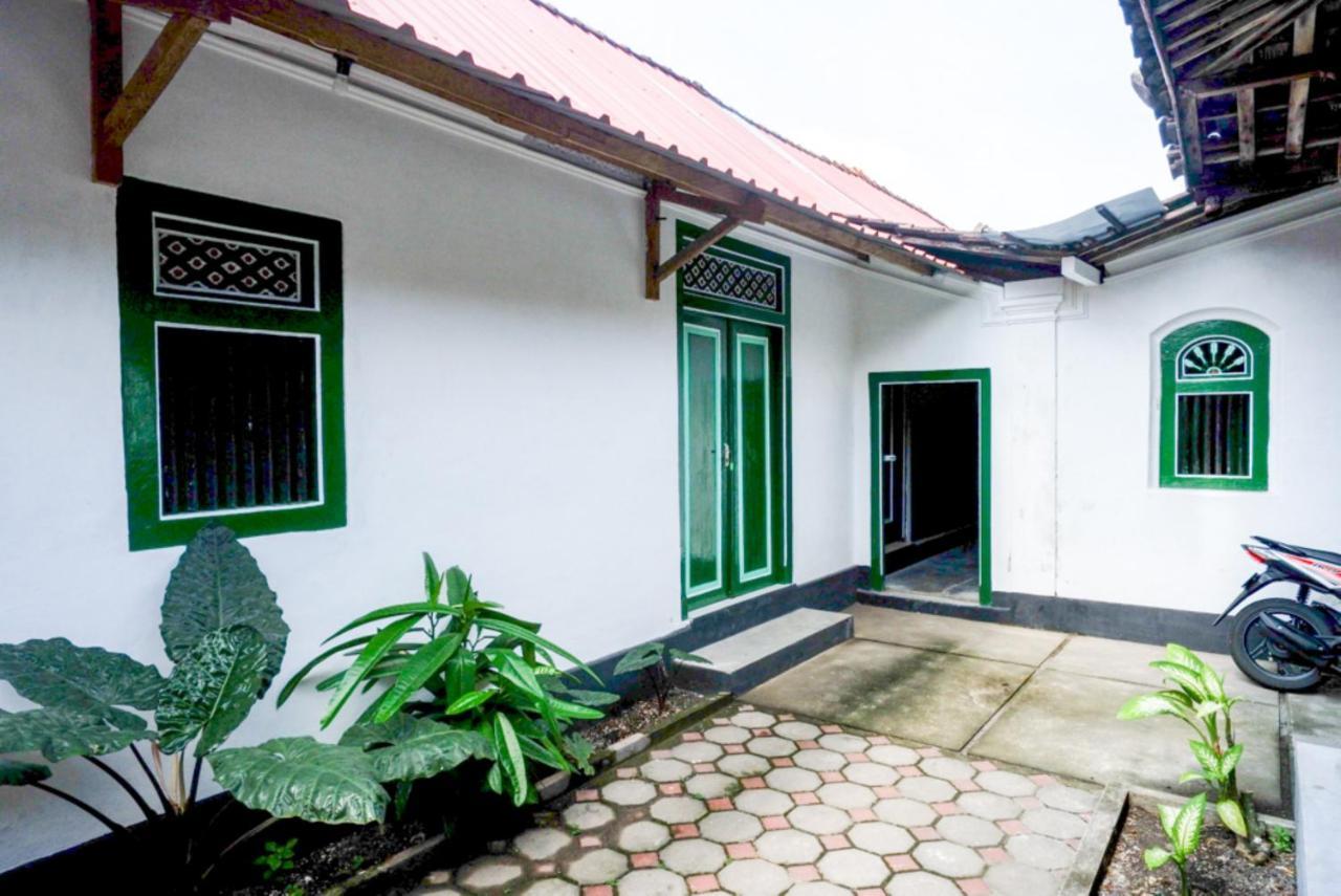 Reddoorz Syariah @ Ndalem Kembang Sore Yogyakarta Extérieur photo